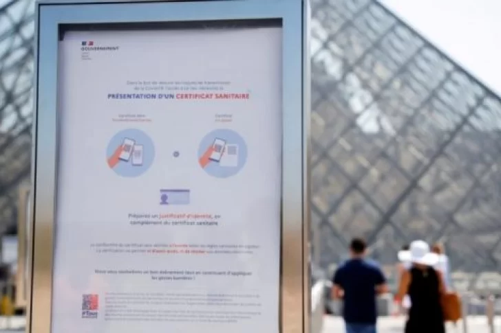 El Gobierno francés propuso extender el pasaporte sanitario hasta julio de 2022