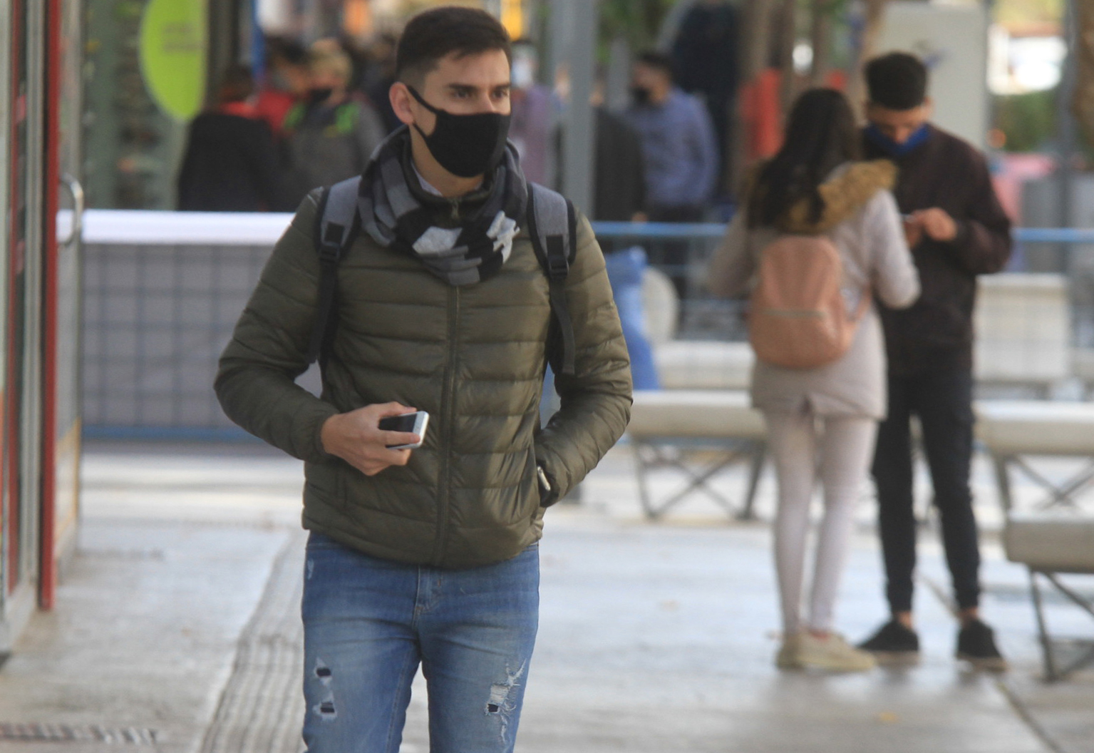 La temperatura empieza a bajar y mañana se espera un día muy frío La temperatura empieza a bajar y mañana se espera un día muy frío