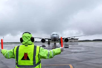 El Gobierno no descarta volver a cerrar las fronteras ante el riesgo por la variante ómicron El Gobierno no descarta volver a cerrar las fronteras ante el riesgo por la variante ómicron