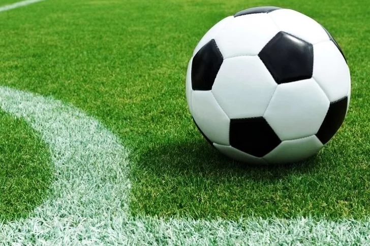 Para Lammens, no sería “una locura” mudar el fútbol a una provincia libre de pandemia