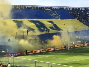 [VIDEO] La violencia se adueñó de la popular de Boca
