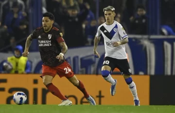 Un River desconocido perdió con Vélez en la ida y se salvó de una diferencia mayor