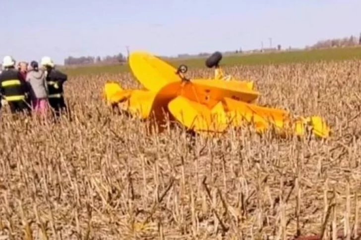 Un joven murió al caer la avioneta que piloteaba en un campo de Santa Fe