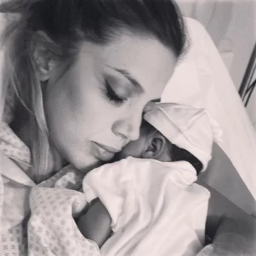 Gallardo presentó a su primogénita Gallardo presentó a su primogénita