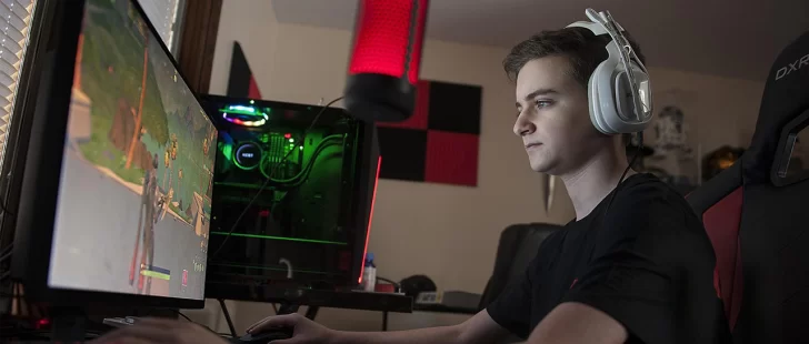 Un padre sacó a su hijo del colegio para que se dedique al Fortnite Un padre sacó a su hijo del colegio para que se dedique al Fortnite