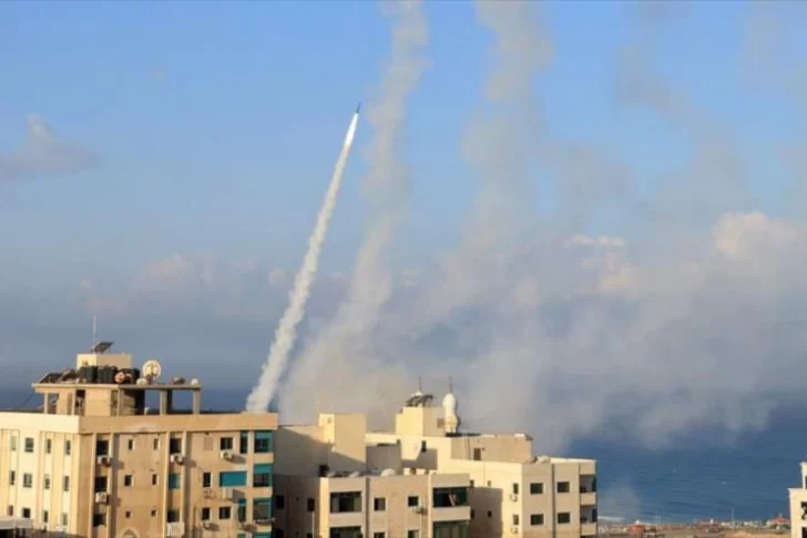 El Ejército de Israel atacó y destruyó objetivos de Hamas en la Franja de Gaza: más de 900 muertos