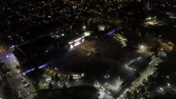 Impresionantes tomas aéreas del escenario principal de la segunda noche de la Feria
