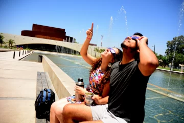 El eclipse solar pasó casi desapercibido en la Ciudad El eclipse solar pasó casi desapercibido en la Ciudad