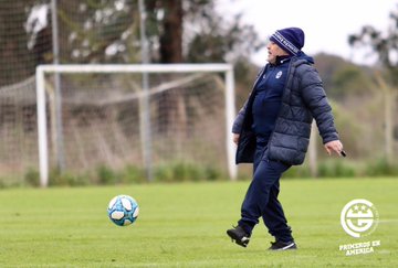 Maradona, presente en el entrenamiento de Gimnasia Maradona, presente en el entrenamiento de Gimnasia