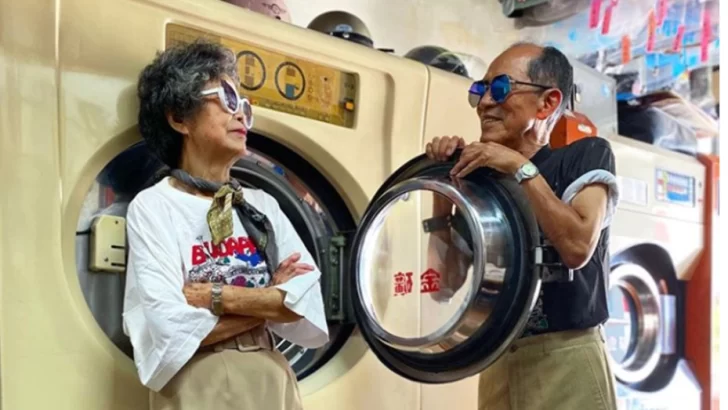 Se disfrazan con la ropa que se olvidan en su lavandería