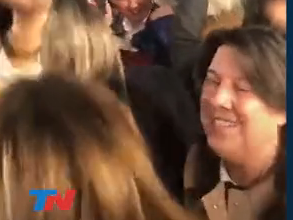 “Borombombón, borombombón, somos del Frente Renovador”: Caselles, en el pogo del massismo “Borombombón, borombombón, somos del Frente Renovador”: Caselles, en el pogo del massismo