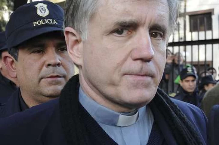 El cura abusador Julio Grassi pidió prisión domiciliaria por riesgo de contagio