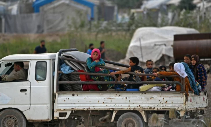 Encontraron desnudos a cerca de 100 refugiados en la frontera de Grecia y Turquía Encontraron desnudos a cerca de 100 refugiados en la frontera de Grecia y Turquía