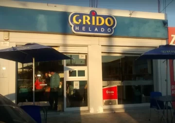 Ingresaron armados a un Grido, robaron un monitor y rompieron la impresora Ingresaron armados a un Grido, robaron un monitor y rompieron la impresora