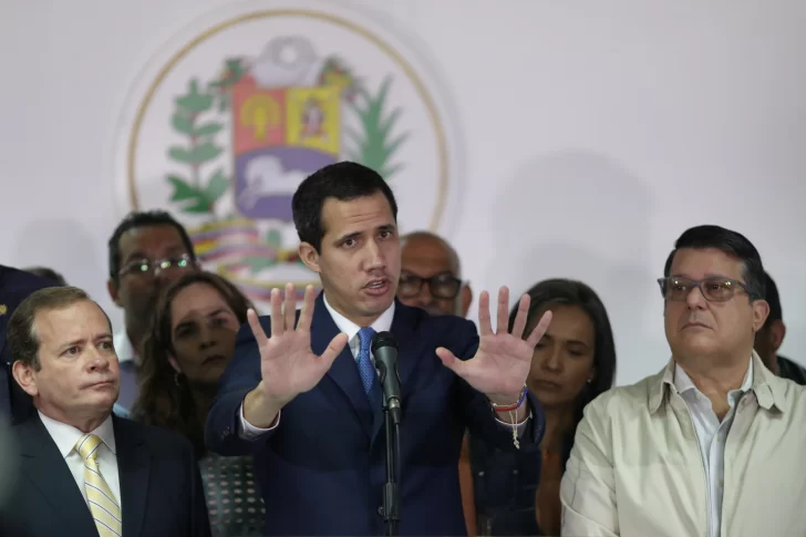 Guaidó intentará ingresar y sesionar hoy en la AN