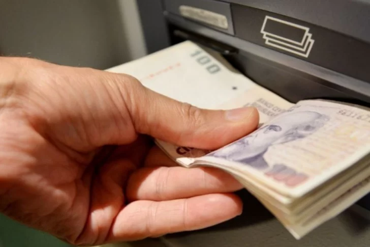 Empresas de cobranzas amenazan con pedir un extra al que pague en efectivo