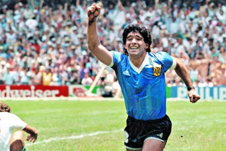 La camiseta de Maradona se vendió en casi nueve millones de dólares La camiseta de Maradona se vendió en casi nueve millones de dólares