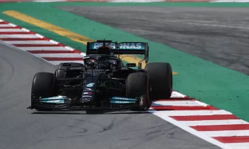 Hamilton logró el mejor tiempo en los entrenamientos libres de Barcelona Hamilton logró el mejor tiempo en los entrenamientos libres de Barcelona