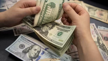 El dólar blue comenzó la semana con un descenso de un peso El dólar blue comenzó la semana con un descenso de un peso