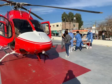Un niño iba en bicicleta, lo atropelló una camioneta y fue trasladado desde Jáchal Un niño iba en bicicleta, lo atropelló una camioneta y fue trasladado desde Jáchal