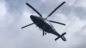 Un helicóptero voló sin mover las hélices y provocó sorpresa