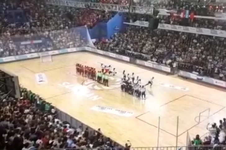 [VIDEOS] Pico de emoción cuando el Cantoni vibró con el himno nacional argentino