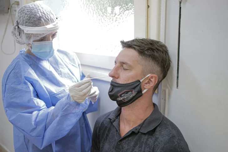 Misiones y Corrientes aumentaron más de 3000% los positivos en una semana