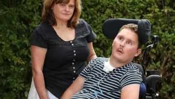 Hizo una apuesta, se comió una babosa y quedó tetrapléjico Hizo una apuesta, se comió una babosa y quedó tetrapléjico