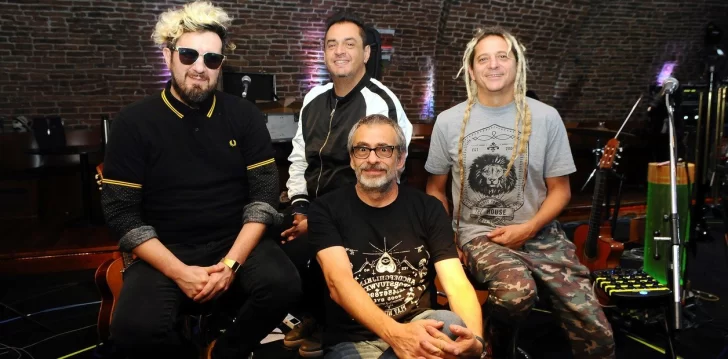 Los Auténticos Decadentes, la usina de hits que con 35 años de historia no se rinde