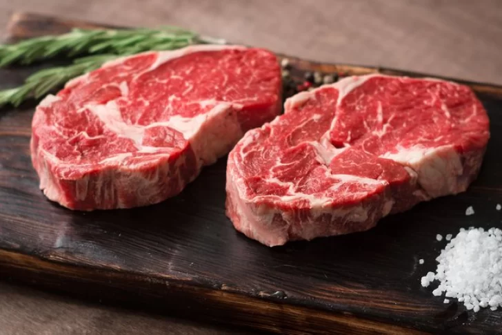 Presentaron el primer bistec de costilla de carne cultivada impreso en 3D