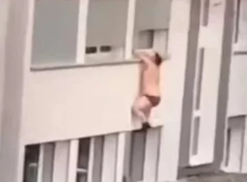 Intentaba escapar casi desnudo de la casa de su amante y cayó por la ventana Intentaba escapar casi desnudo de la casa de su amante y cayó por la ventana