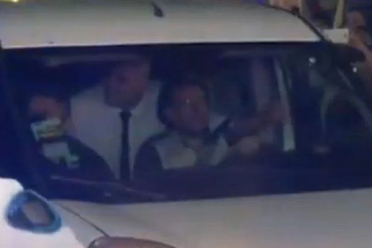 Se entregó el hombre que se fotografió junto al cuerpo de Maradona