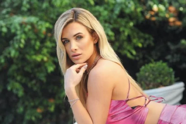 Camila Homs lució un sugestivo conjunto de ropa interior nude