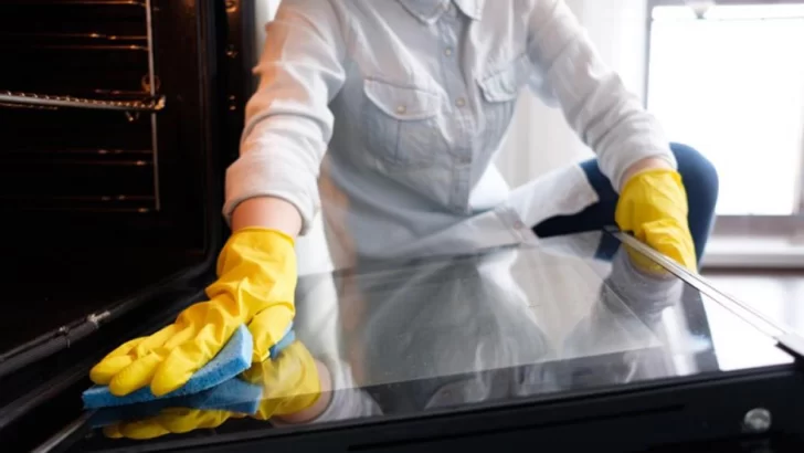 Trucos para sacarle brillo al horno de la cocina