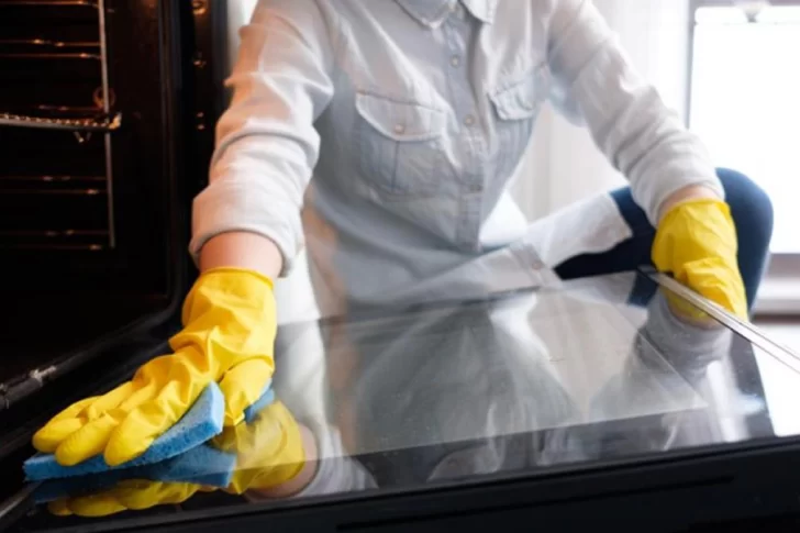 Trucos para sacarle brillo al horno de la cocina