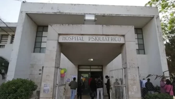 Un paciente psiquiátrico le arrancó un dedo a una mujer policía