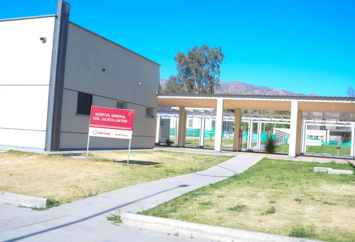 Internaron en el hospital de Zonda al joven que chocó contra un árbol y tenía cocaína y un arma Internaron en el hospital de Zonda al joven que chocó contra un árbol y tenía cocaína y un arma