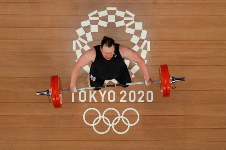 Laurel Hubbard, la levantadora de pesas transgénero que hizo historia olímpica en medio de un gran debate