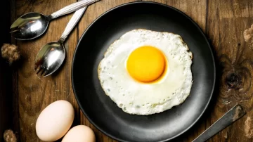 Cómo hacer huevos fritos sin que se peguen a la sartén