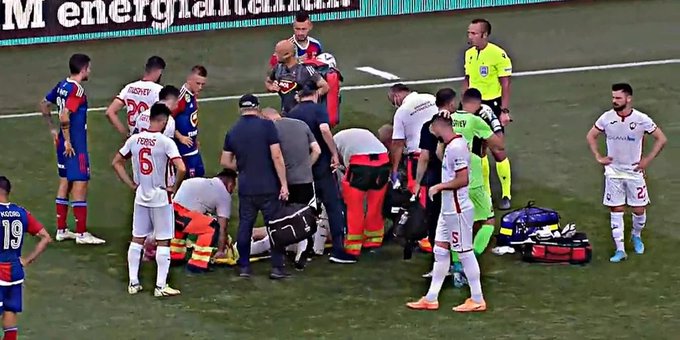Un accidente enmudeció al estadio, pero un futbolista se convirtió en héroe Un accidente enmudeció al estadio, pero un futbolista se convirtió en héroe