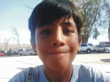 Ian perdió el habla por un tumor y necesita una tablet para poder comunicarse a través de una app