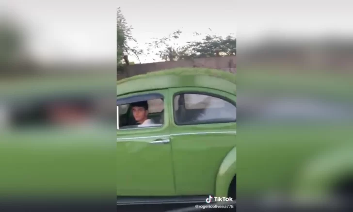 Quería tener aire acondicionado en el auto y tuvo una idea muy original Quería tener aire acondicionado en el auto y tuvo una idea muy original