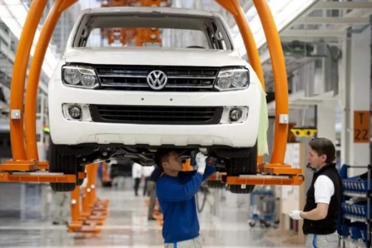 La crisis golpea a la industria automotriz: Fiat y Volkswagen, con suspensiones y despidos