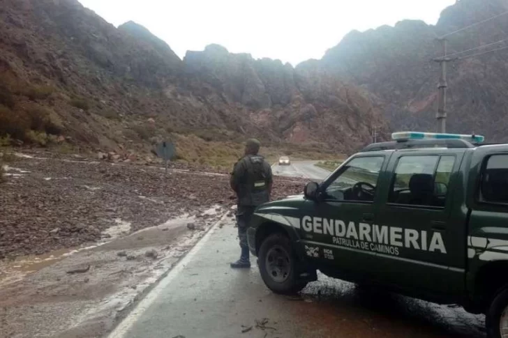 El paso a Chile por Mendoza fue nuevamente cerrado por un desprendimiento de piedras