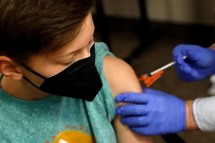 Covid: autorizan en EEUU las vacunas de Moderna y Pfizer para niños desde los 6 meses