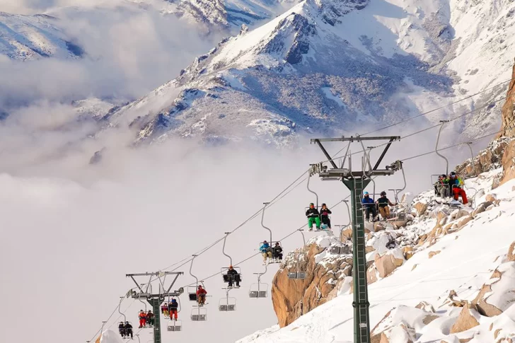 Tragedia en Bariloche: un operario murió mientras intentaba arreglar una aerosilla