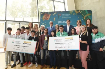 Fundación Banco San Juan entregó dos millones de pesos en la Instancia Regional del Premio Fundaciones Grupo Petersen a la Innovación Educativa – 3era Edición Fundación Banco San Juan entregó dos millones de pesos en la Instancia Regional del Premio Fundaciones Grupo Petersen a la Innovación Educativa – 3era Edición