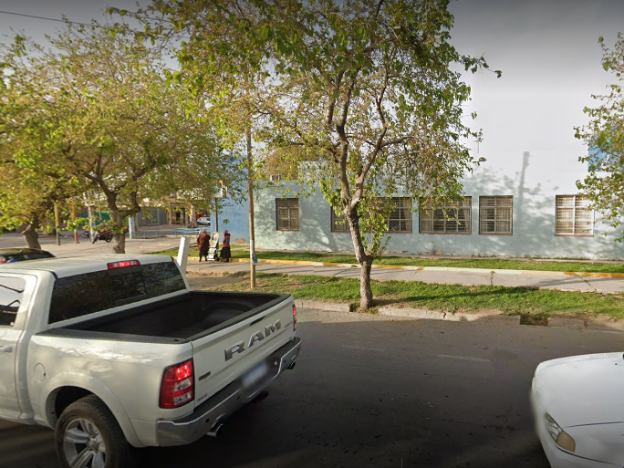 Iba a un acto escolar y falleció en la puerta del establecimiento