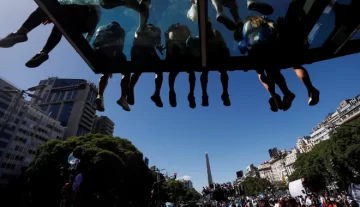 Un joven murió tras caer de un techo en los festejos de la Selección Un joven murió tras caer de un techo en los festejos de la Selección
