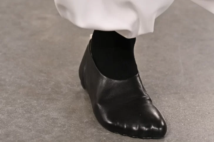 Zapatos que no parecen zapatos, la moda más rara de la temporada